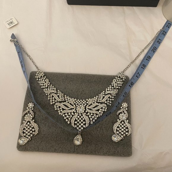 Touchstone Indian Bollywood Crystal Necklace Earrings Set - Picture 15 of 17